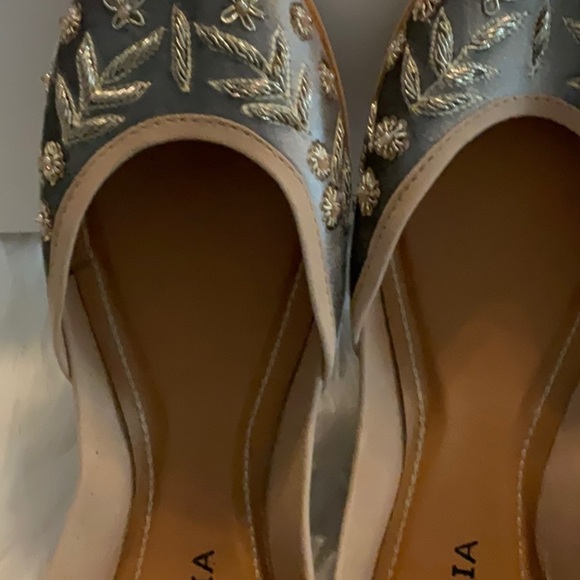 Fuchsia Gray Embroidered Women's Shoes - Picture 3 of 10